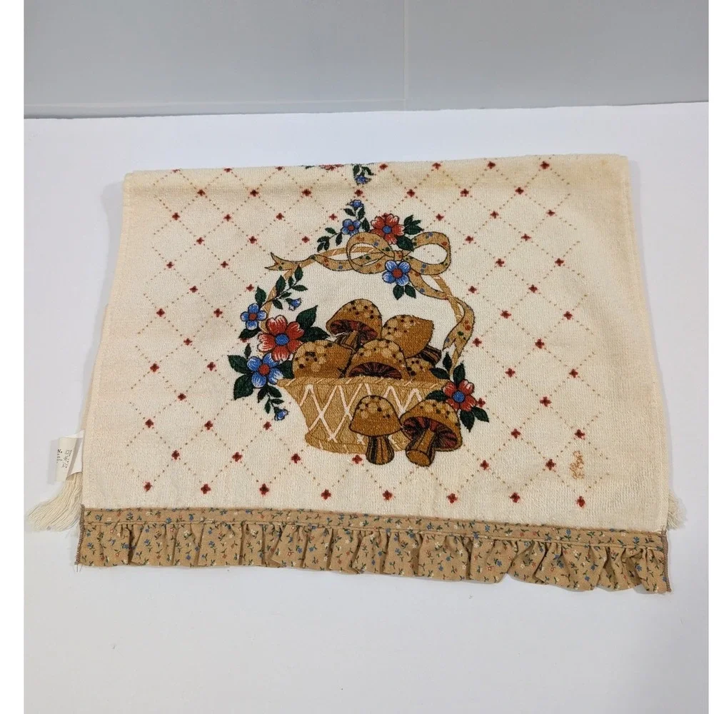 Vintage Cannon Mushroom Basket Hand Towel Ruffle Trim Cottagecore 70s USA Made